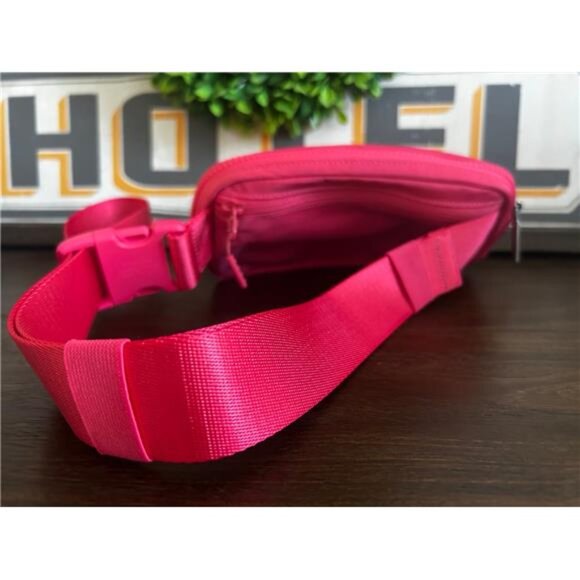 Lululemon Bright Pink Everywhere Belt Bag 1LNWOT - Picture 2 of 8